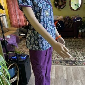 Scrub suit top xs, pant small no holes nor tear no stains.